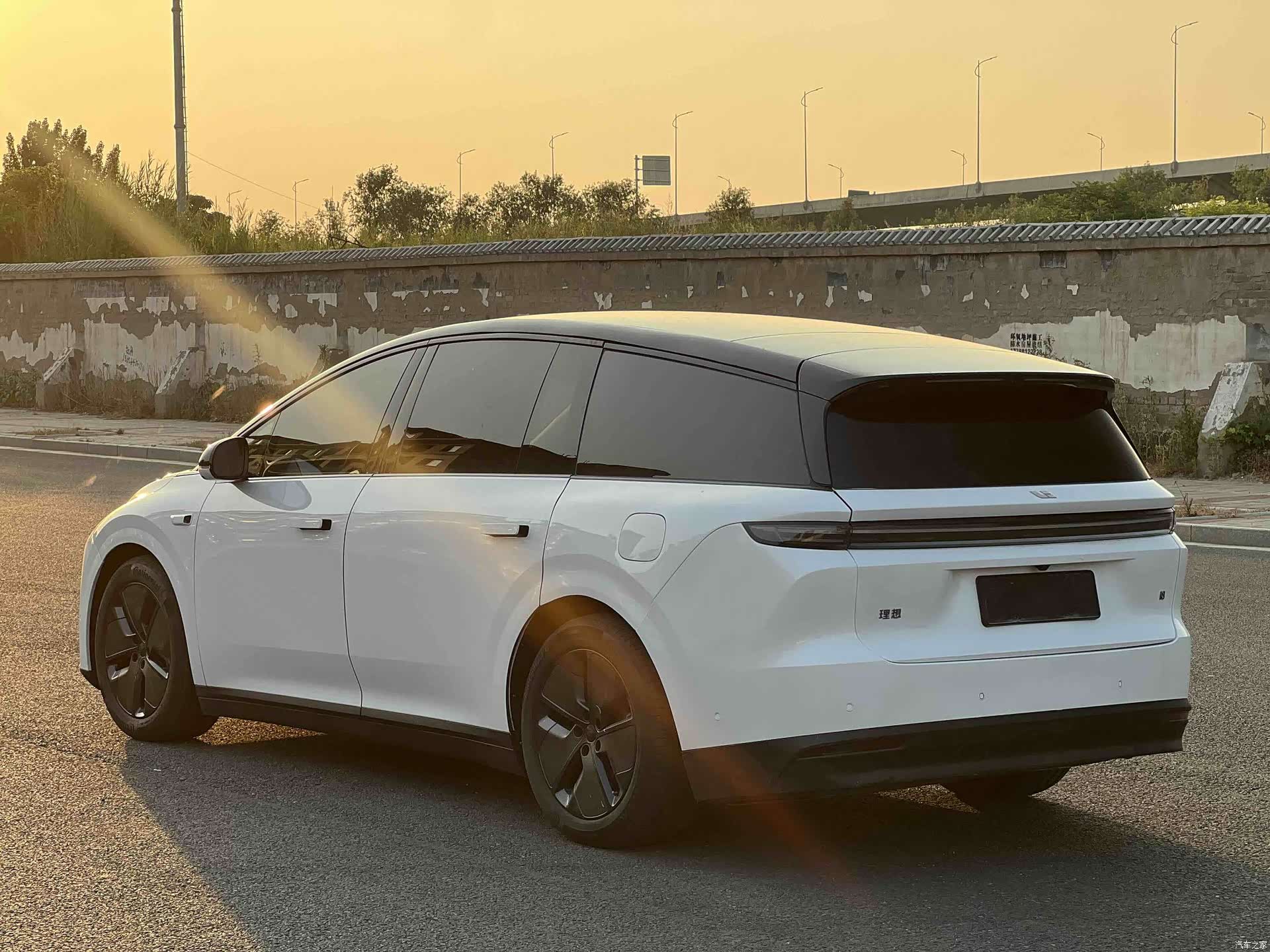 Li Auto i8, 2025 7