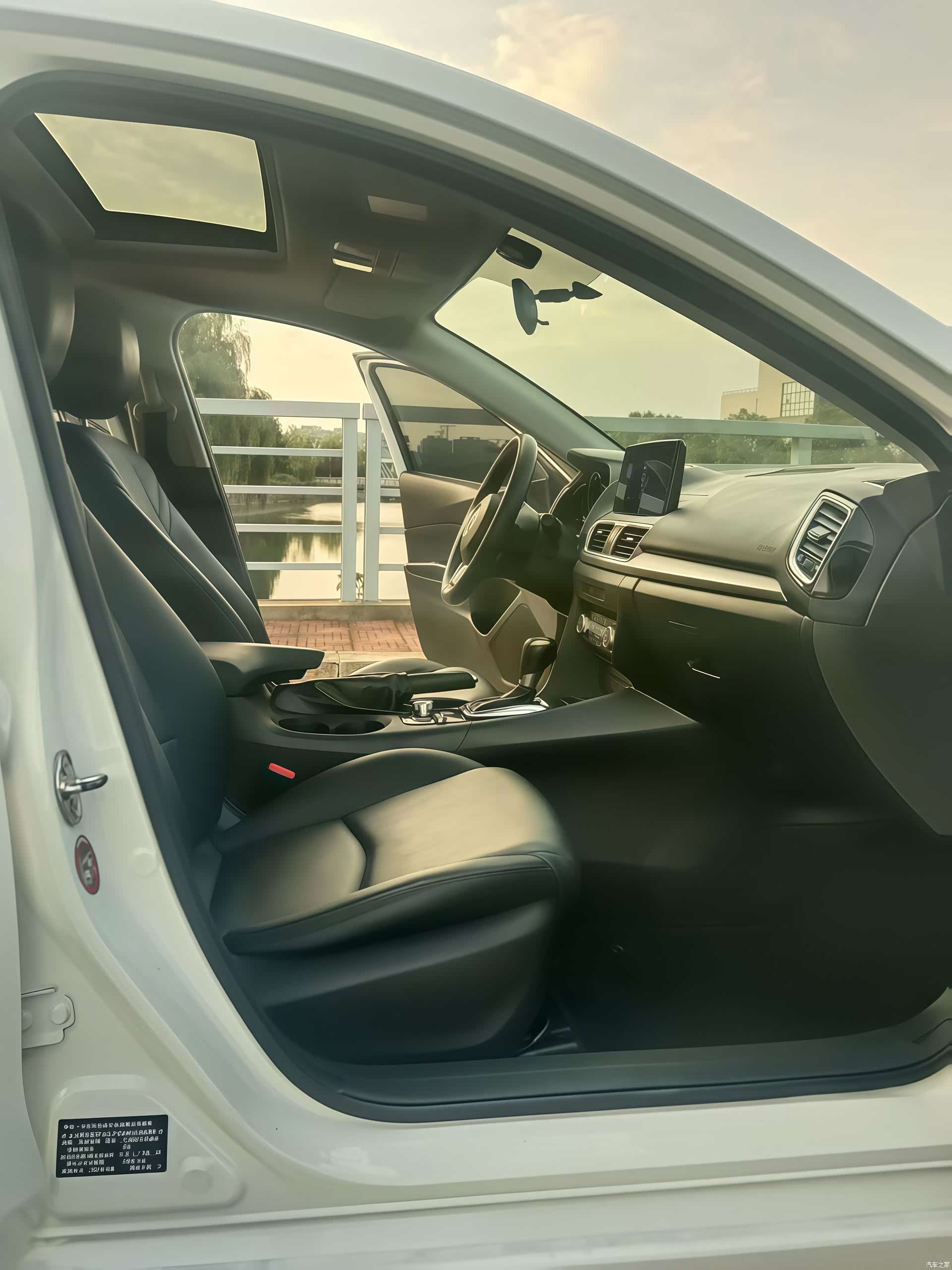 Mazda Mazda3, 2016 12