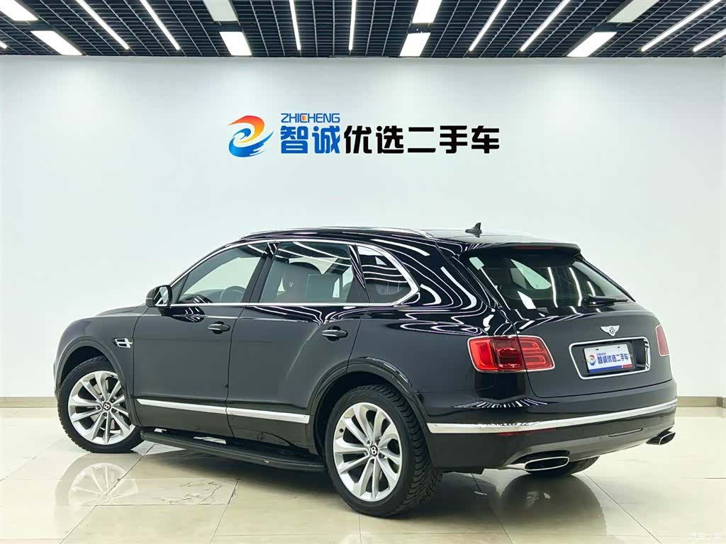 Bentley Bentayga, 2018 23
