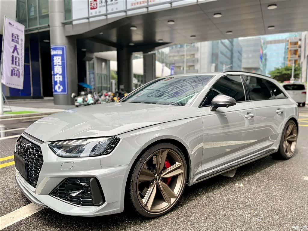 Audi RS4, 2022 1