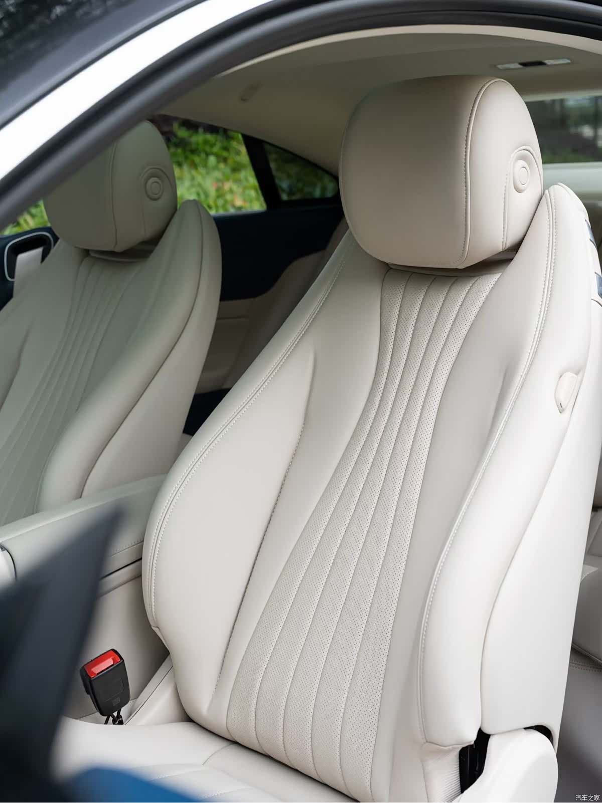 Mercedes-Benz E-Class, 2023 4