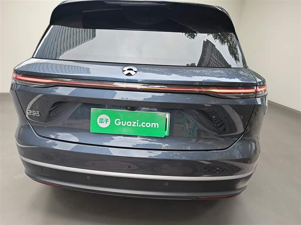 NIO ES8