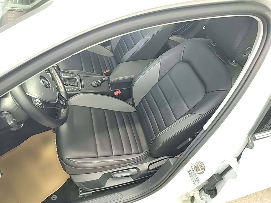 Volkswagen Sagitar, 2022 15