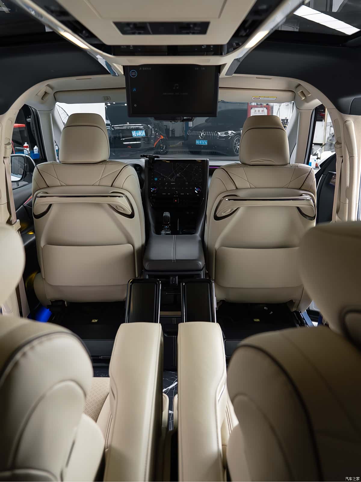Toyota Alphard, 2024 12