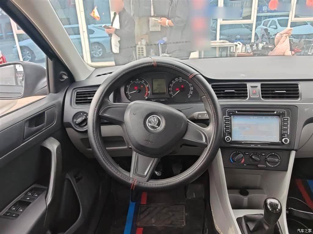 Skoda Rapid, 2015 11