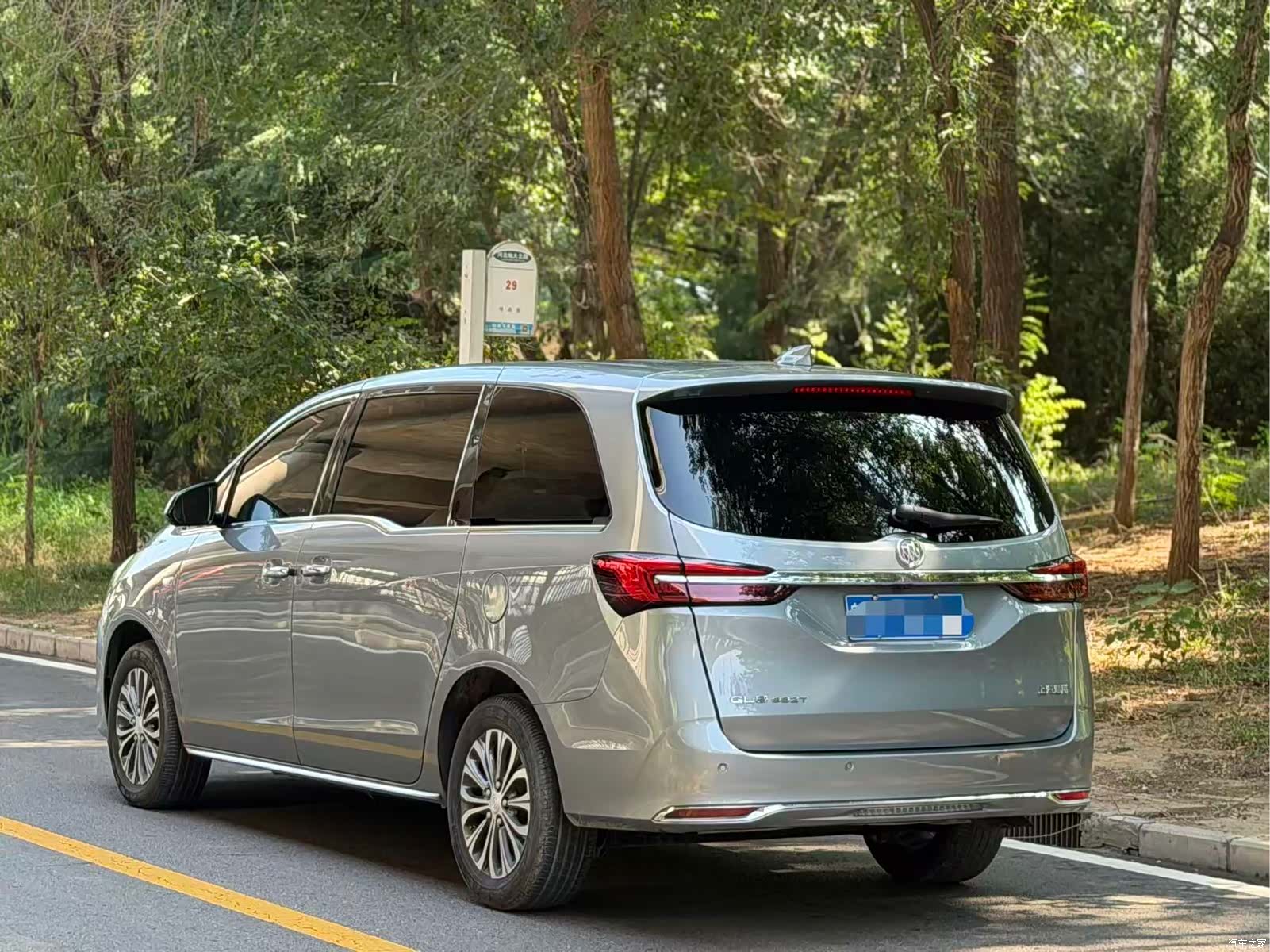 Buick GL8, 2023 4