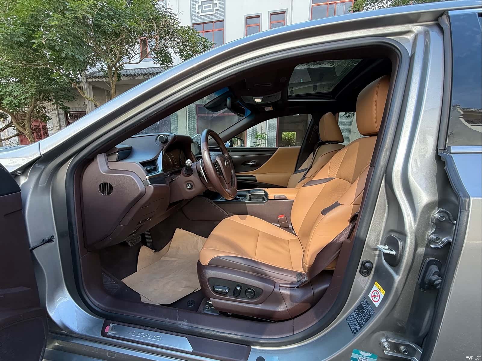 Lexus ES, 2019 4
