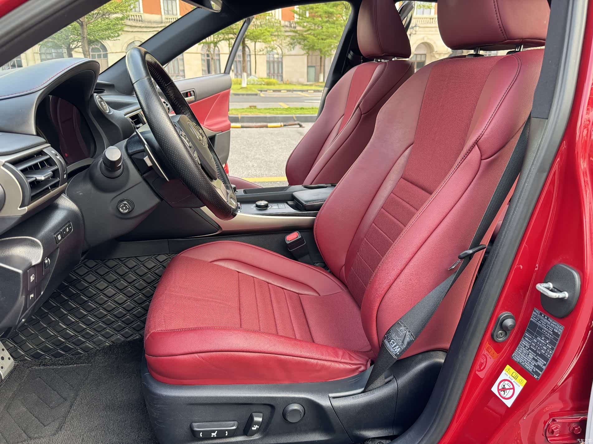 Lexus IS, 2018 9