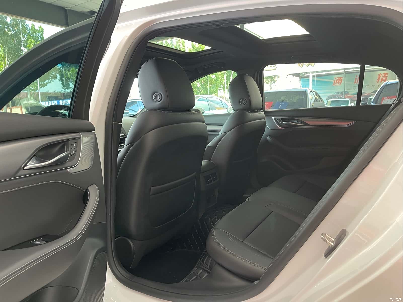 Cadillac CT5, 2023 все фото