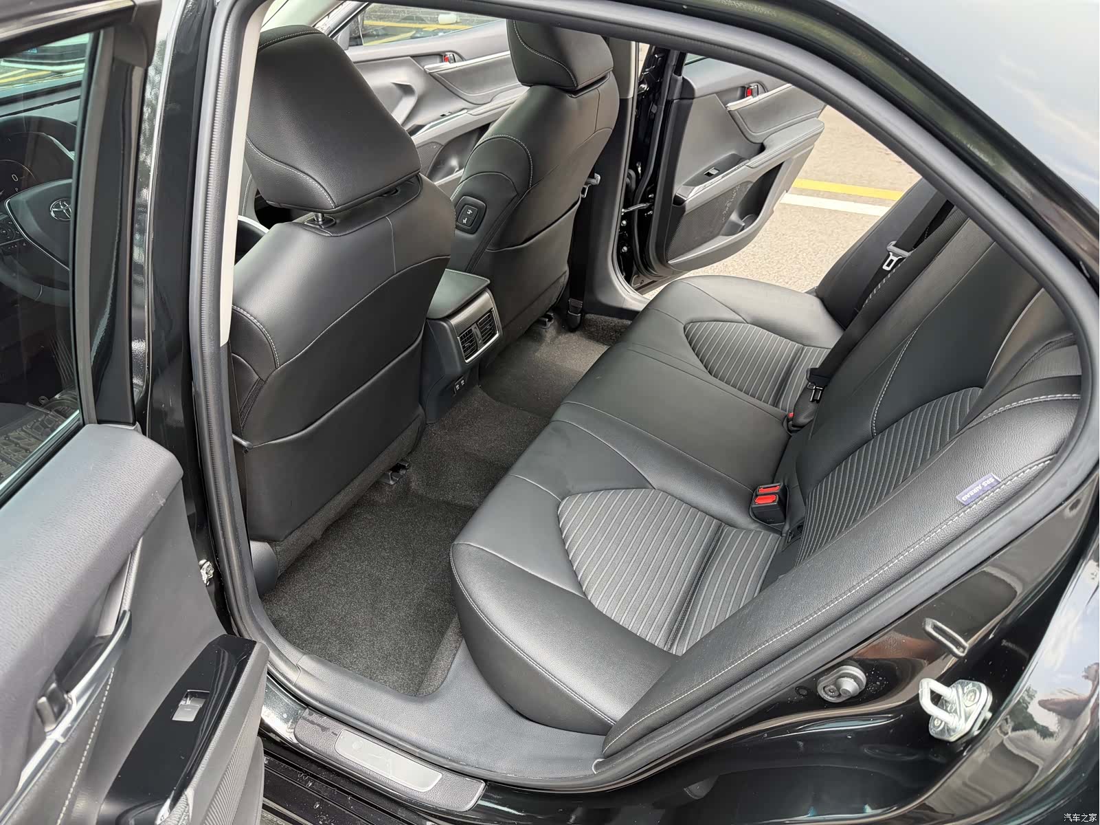 Toyota Camry, 2022 16