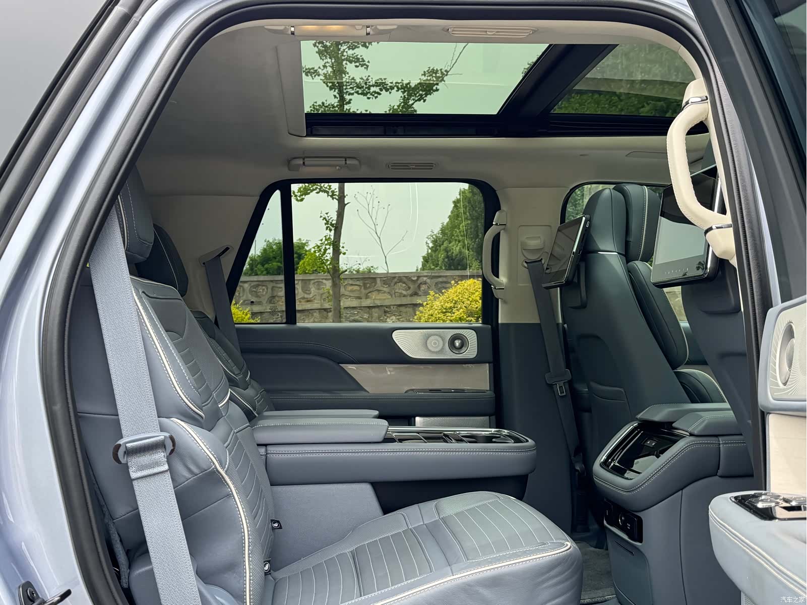 Lincoln Navigator, 2023 16