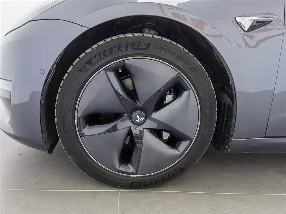 Tesla Model 3 Tesla Model 3