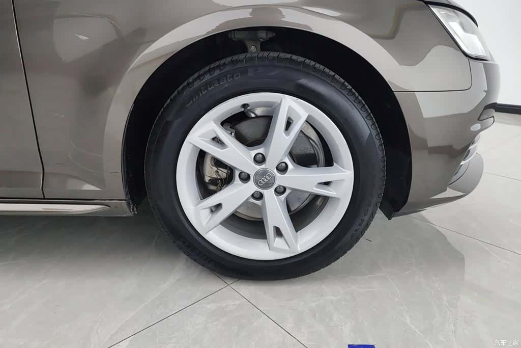 Audi A4L, 2018 6
