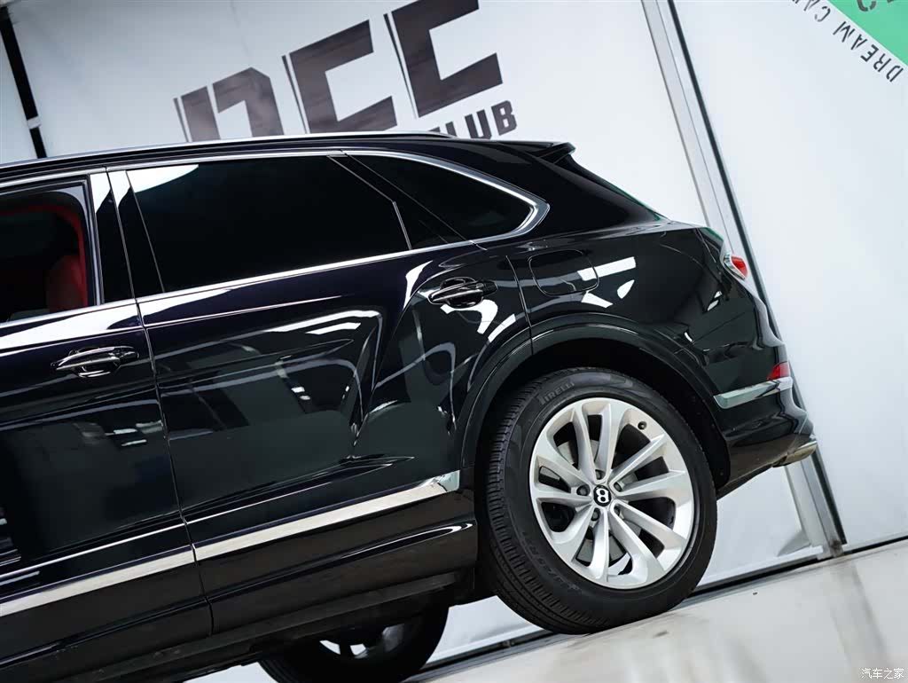 Bentley Bentayga, 2021 23