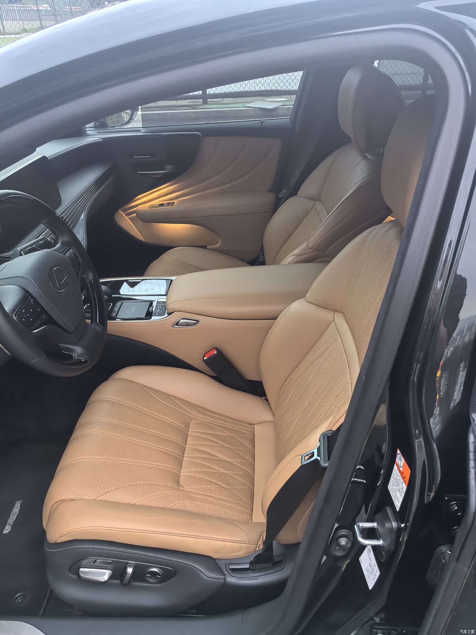 Lexus LS, 2023 9