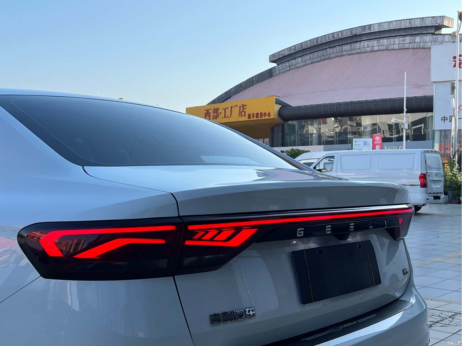 Geely Emgrand, 2024 18