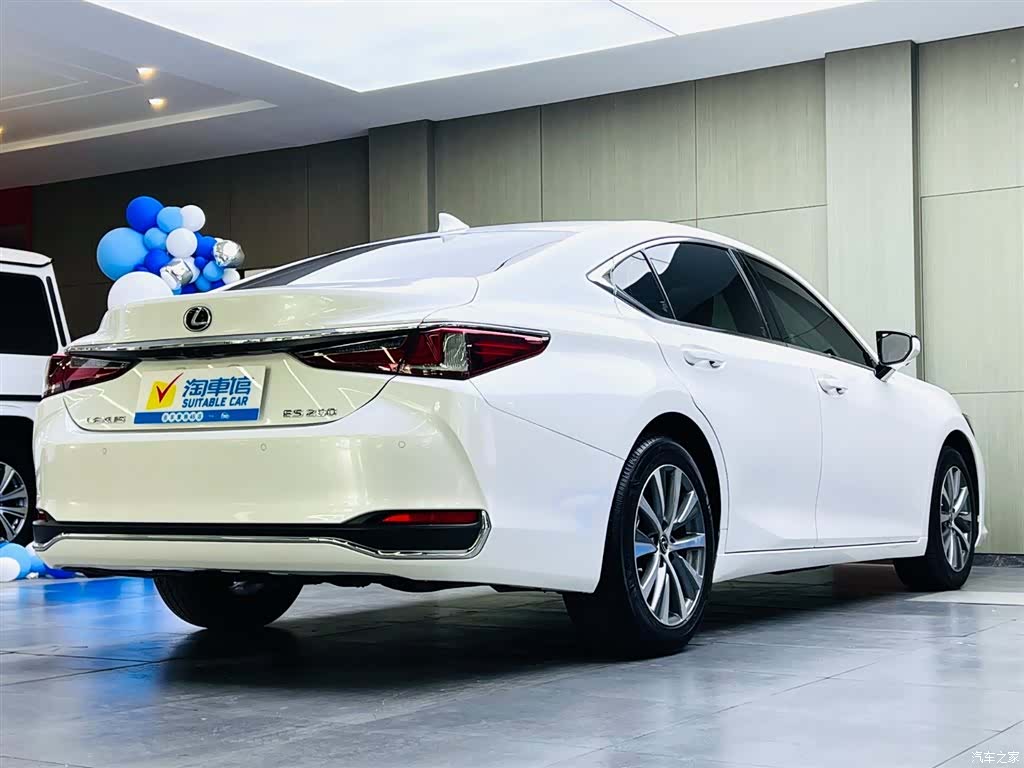 Lexus ES, 2020 4