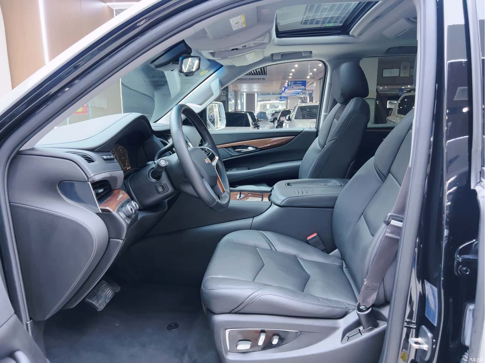 Cadillac Escalade, 2016 12
