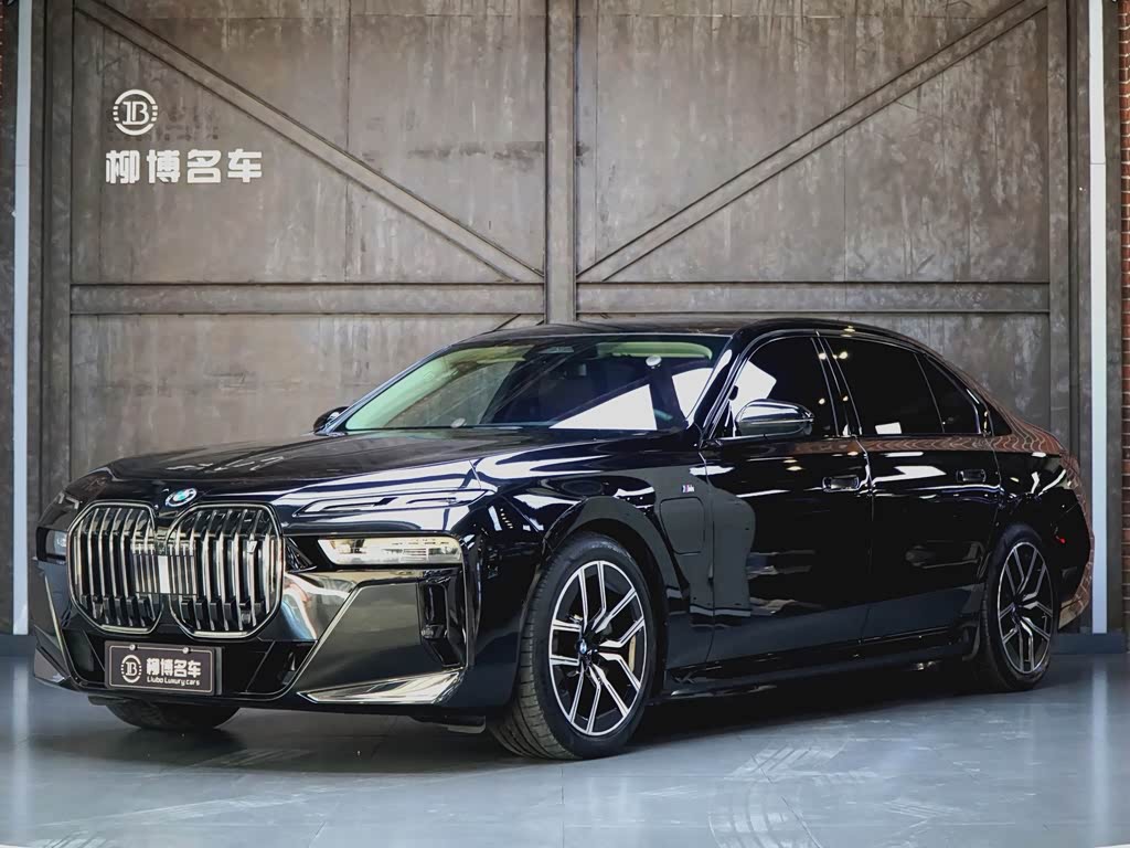 BMW i7