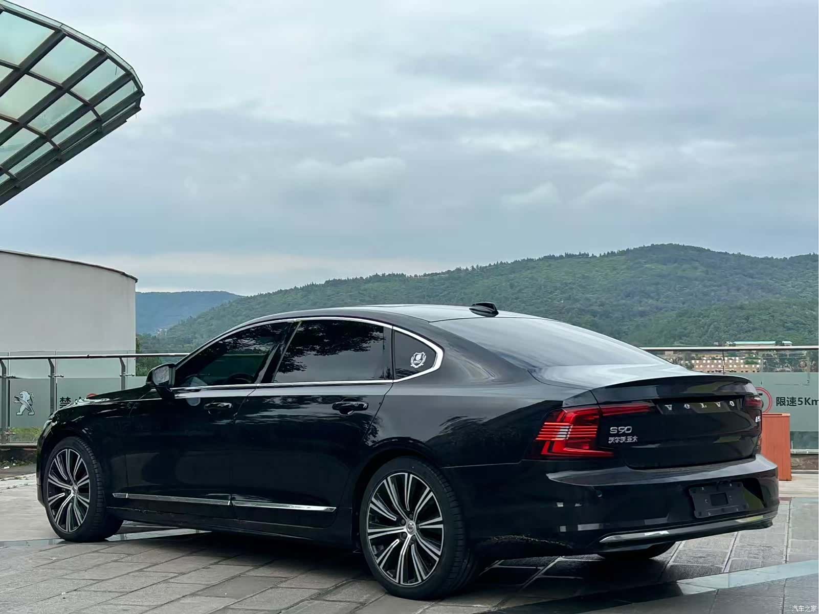 Volvo S90, 2023 все фото