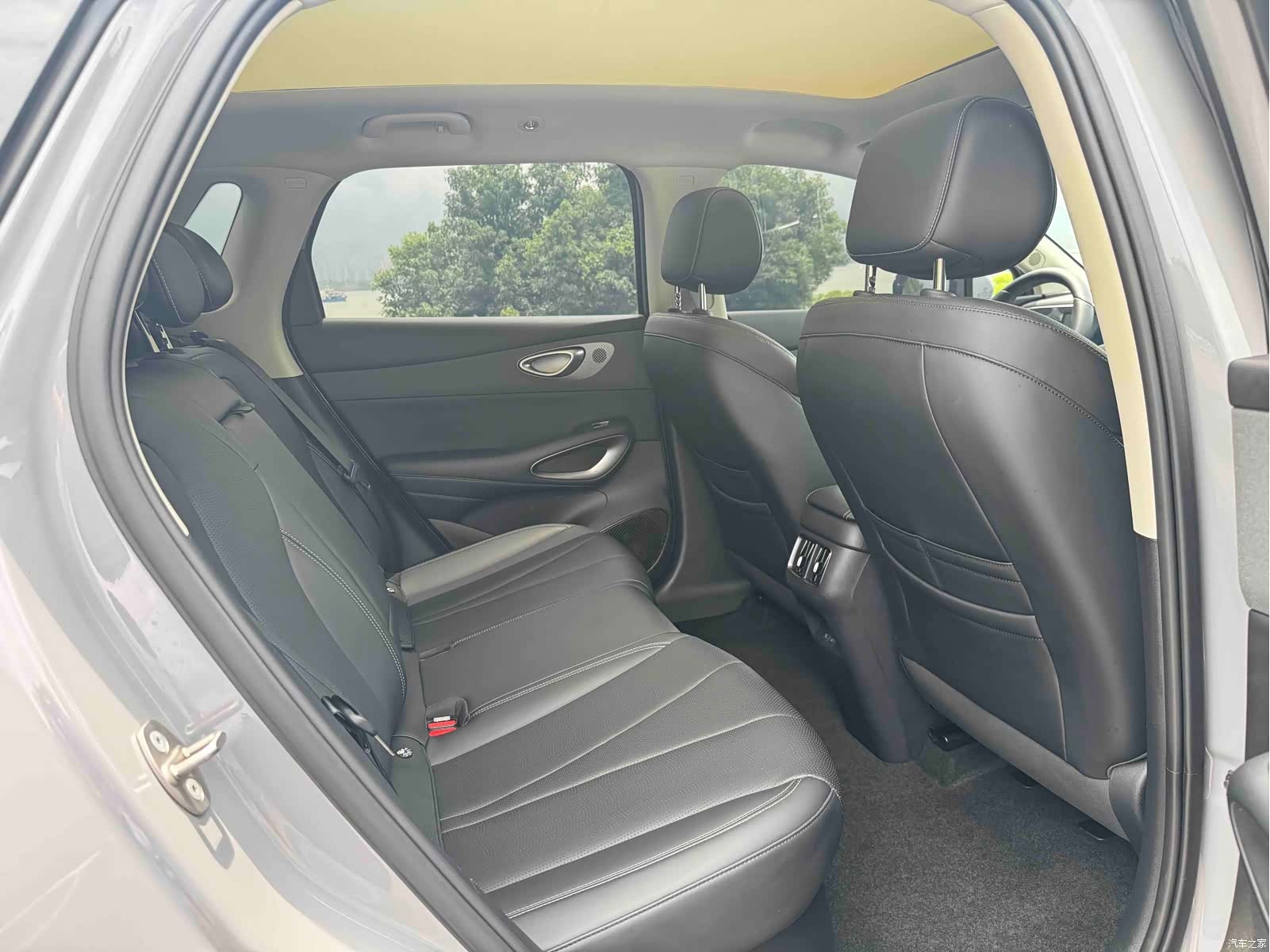 BYD HiAce, 2025 13