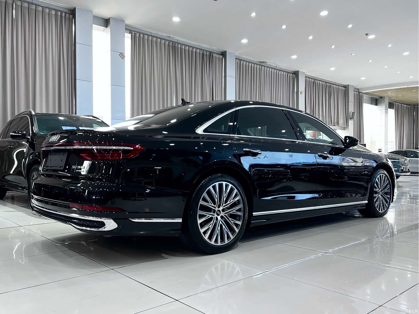 Audi A8L, 2024 4