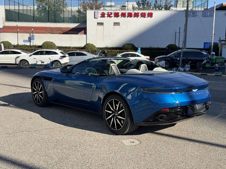 Aston Martin DB11