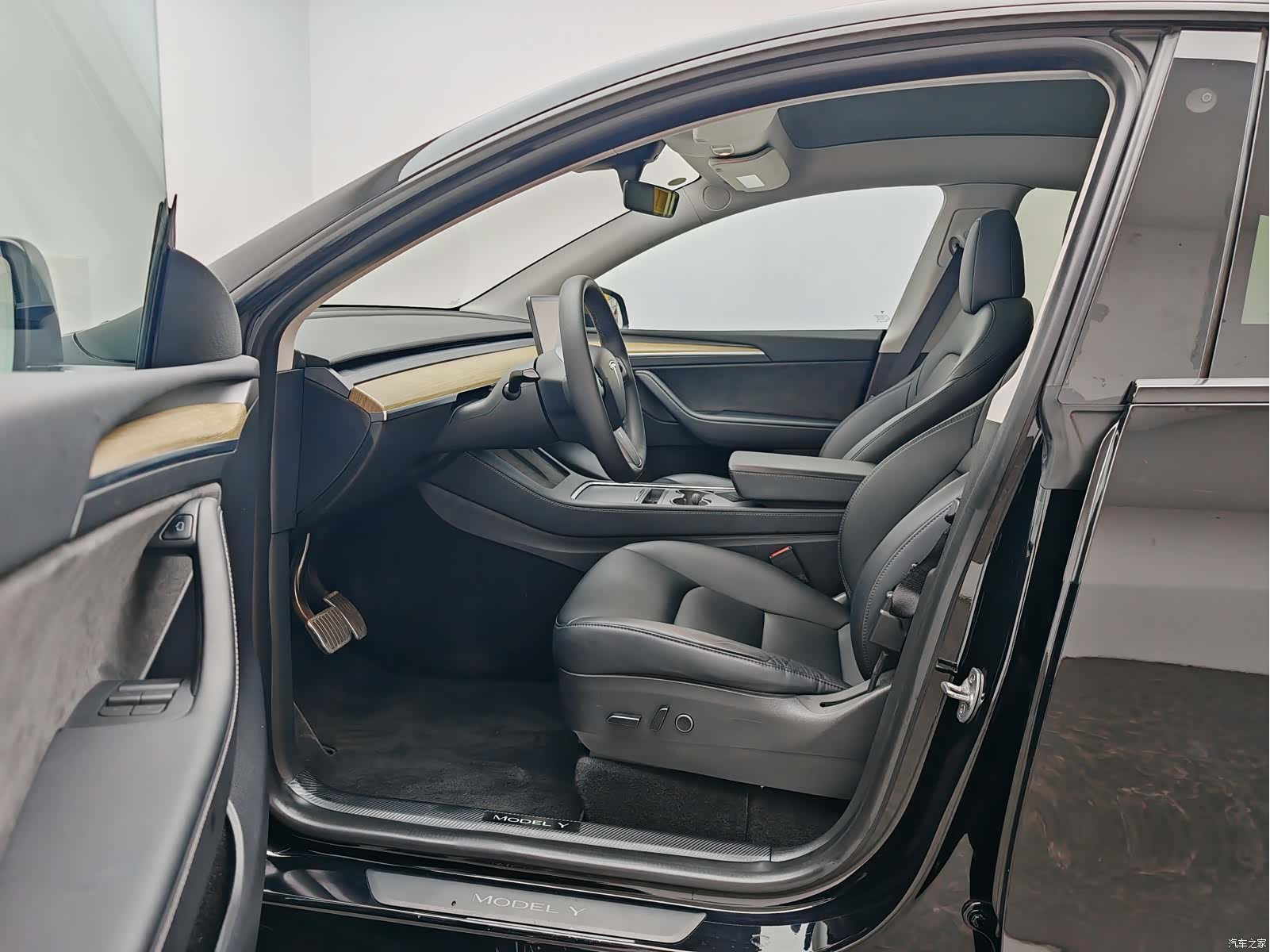 Tesla Model Y, 2023 14