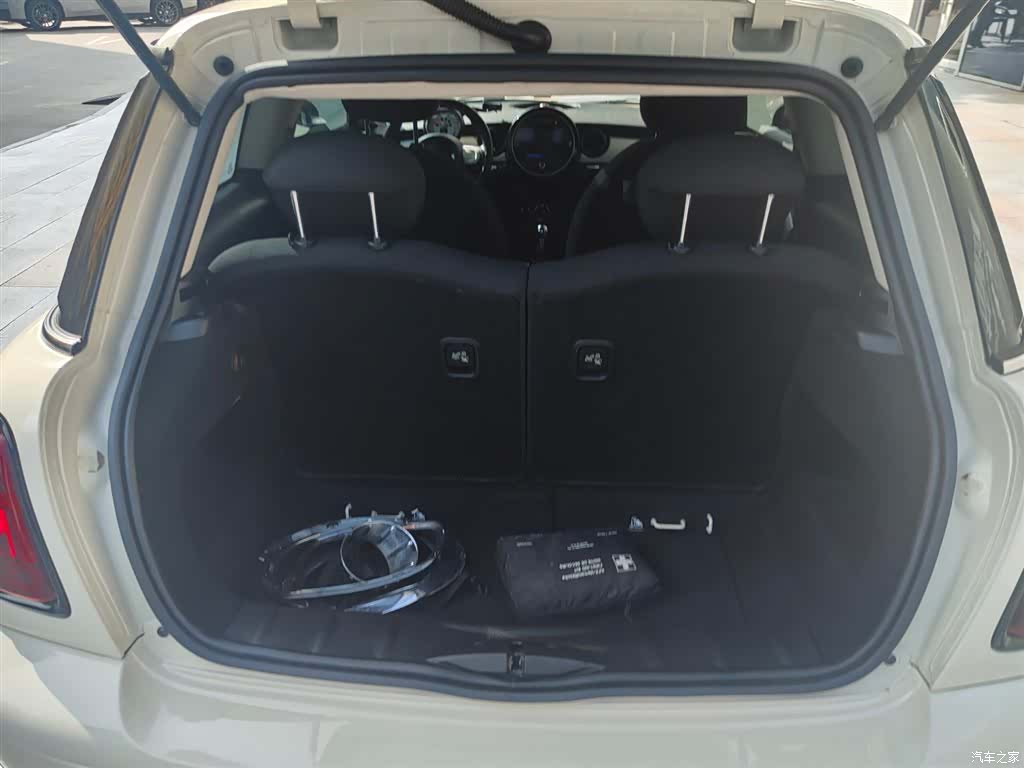 Mini ONE, 2013 17