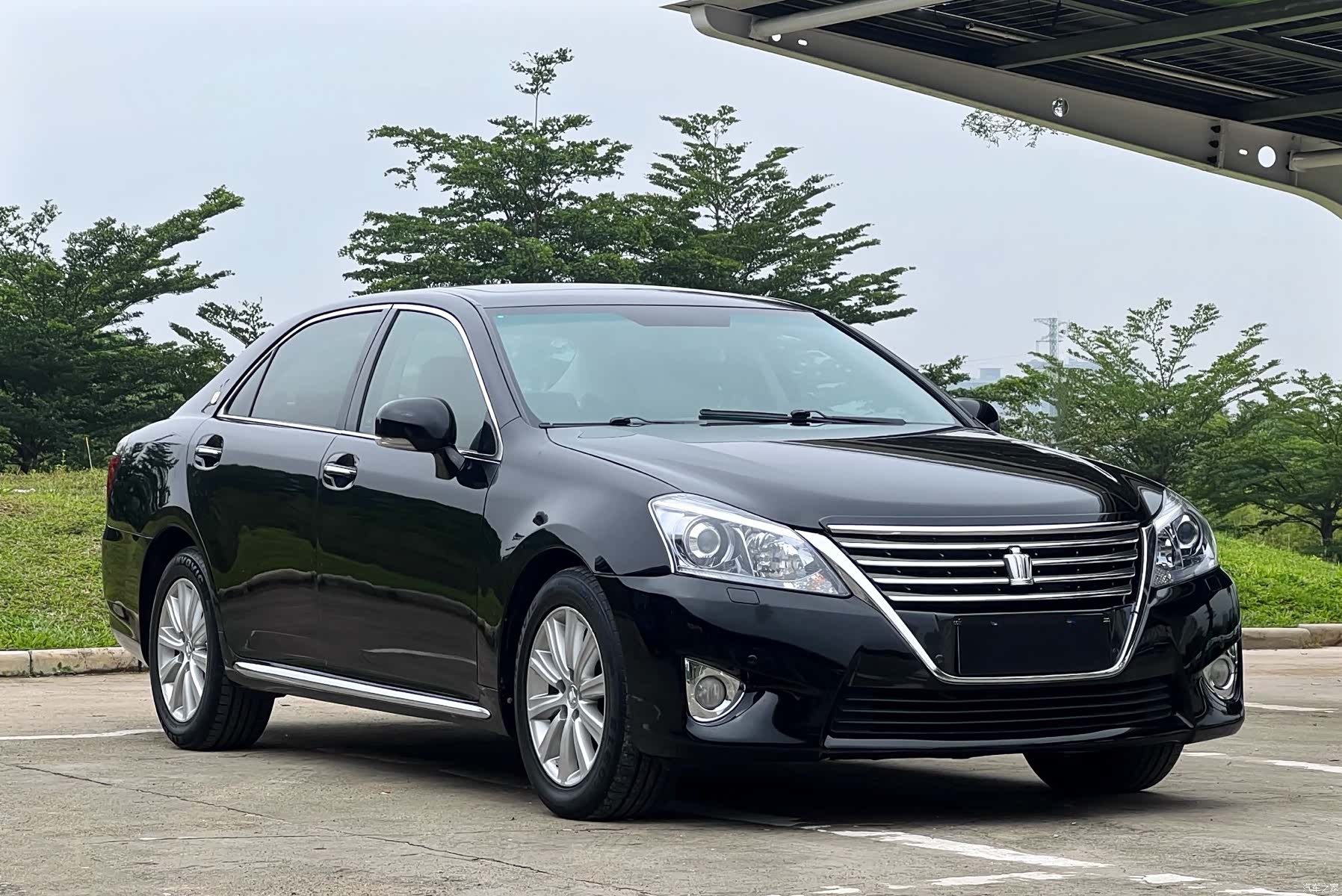 Toyota Crown, 2013 3
