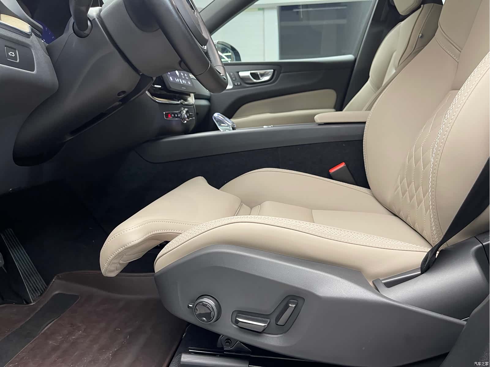 Volvo XC60, 2025 20