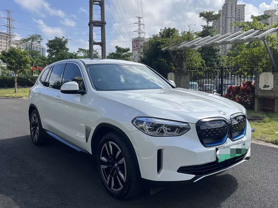 BMW iX3