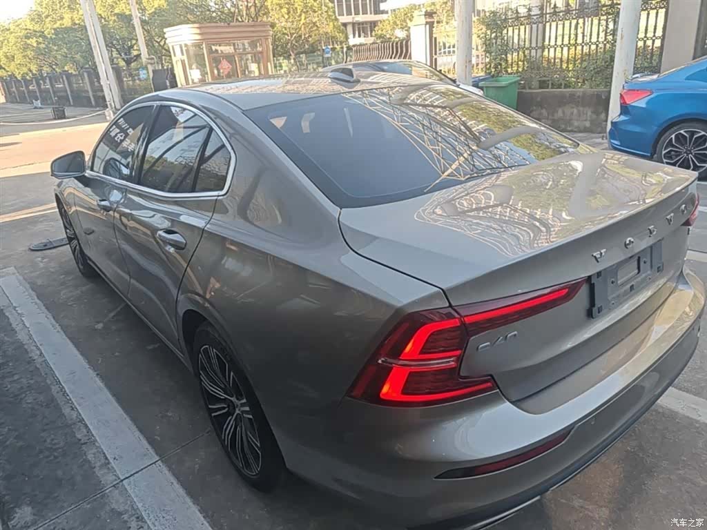 Volvo S60, 2022 все фото