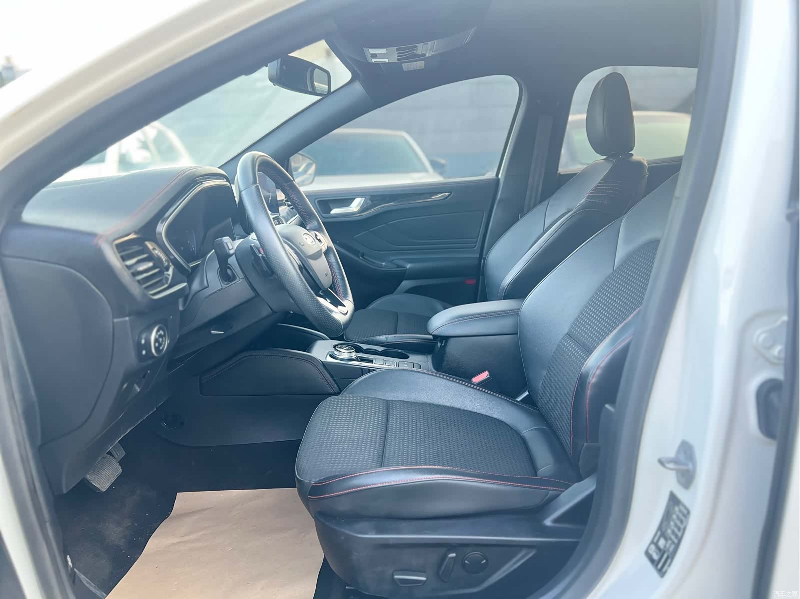 Ford Focus, 2022 все фото