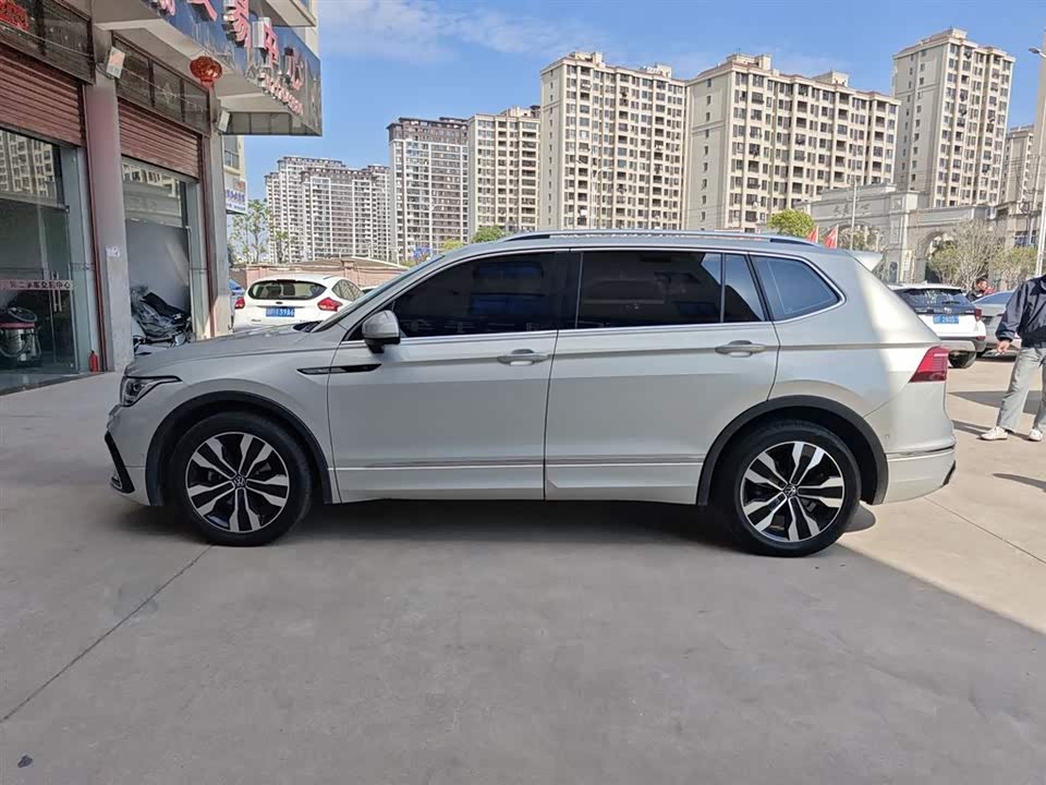Volkswagen Tiguan L