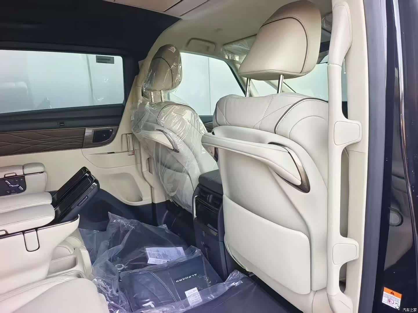 Toyota Alphard, 1900 9