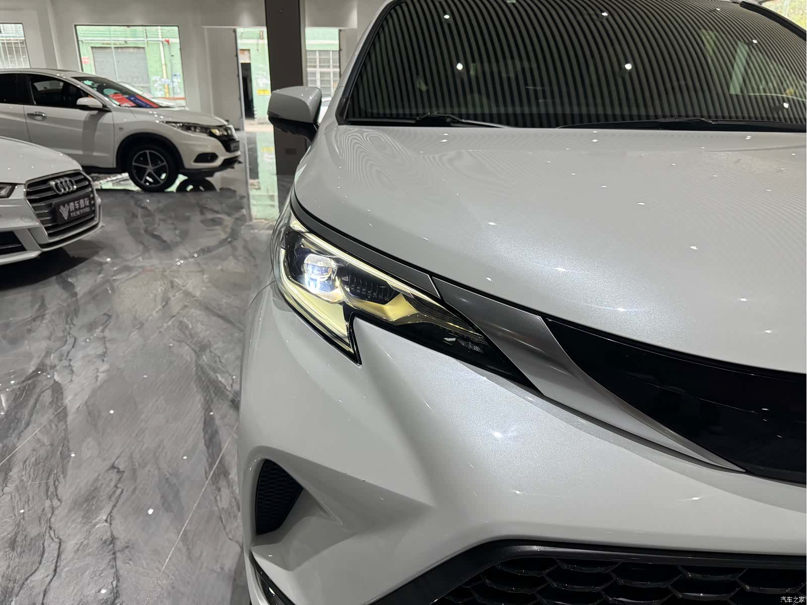 Toyota Granvia, 2023 22