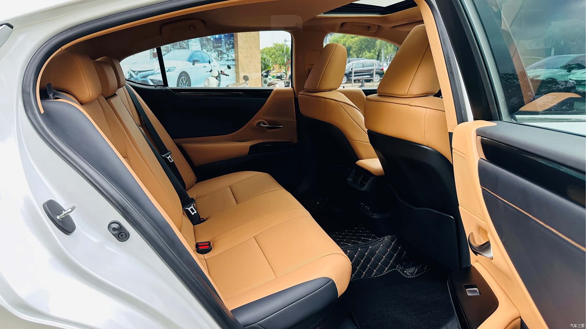 Lexus ES, 2023 16