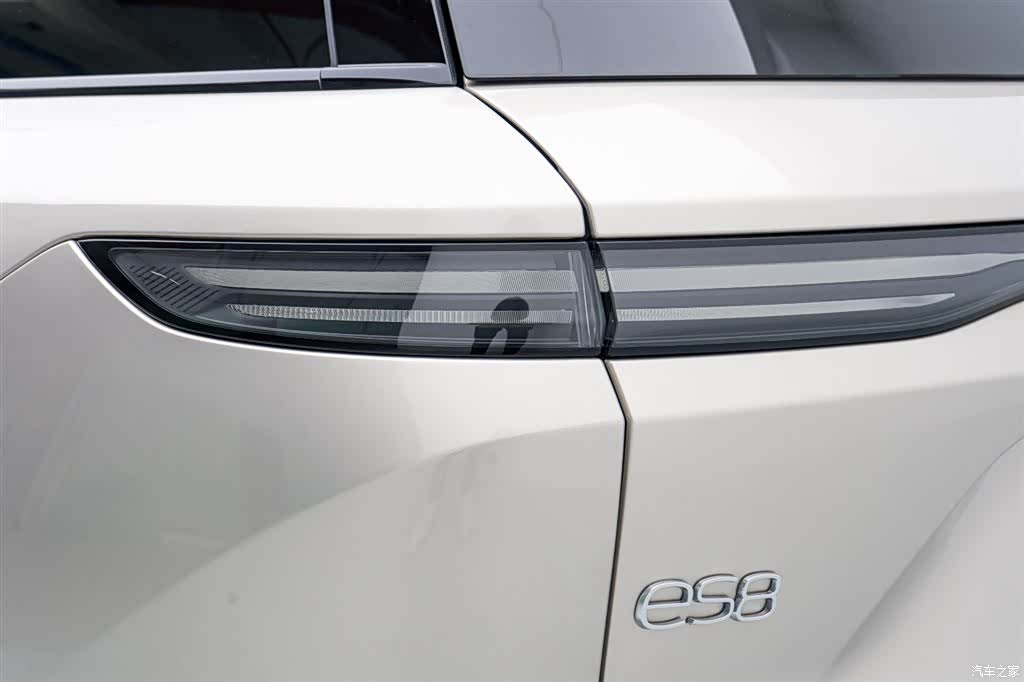 NIO ES8, 2024 13