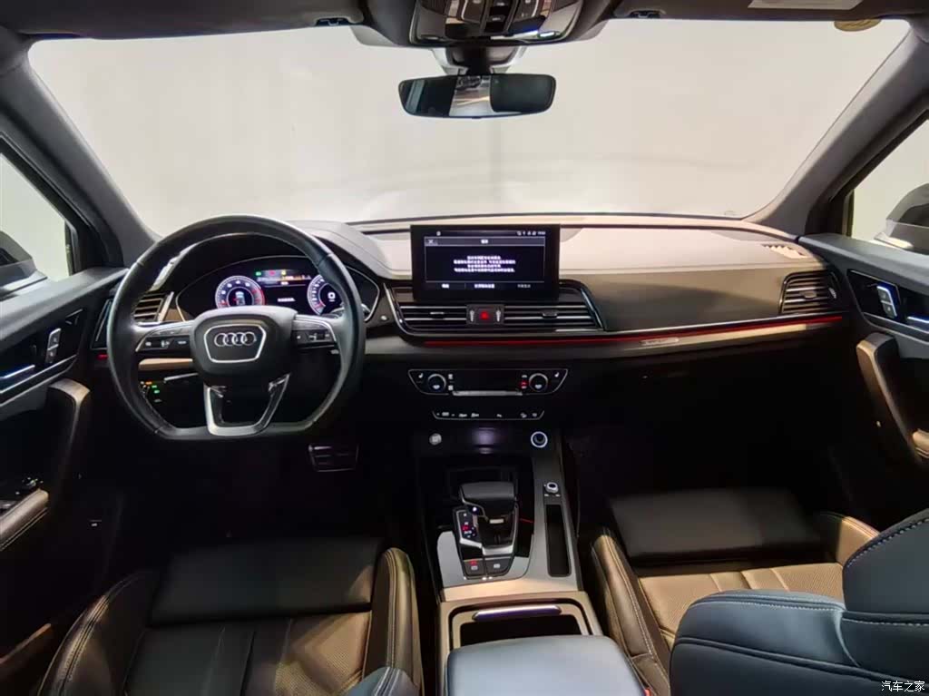 Audi Q5L, 2025 11