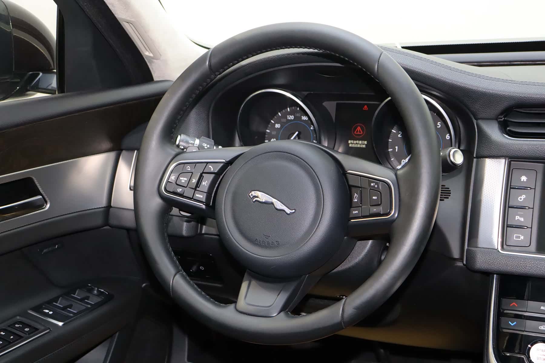 Land Rover XFL, 2016 10