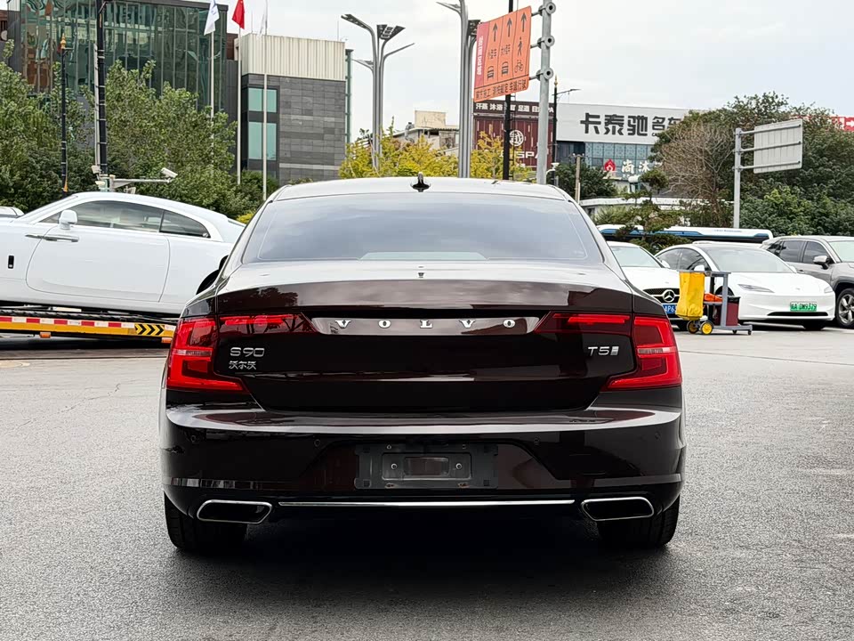 Volvo S90
