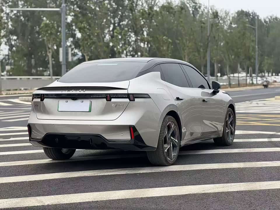 Lynk & Co 07 EM-P