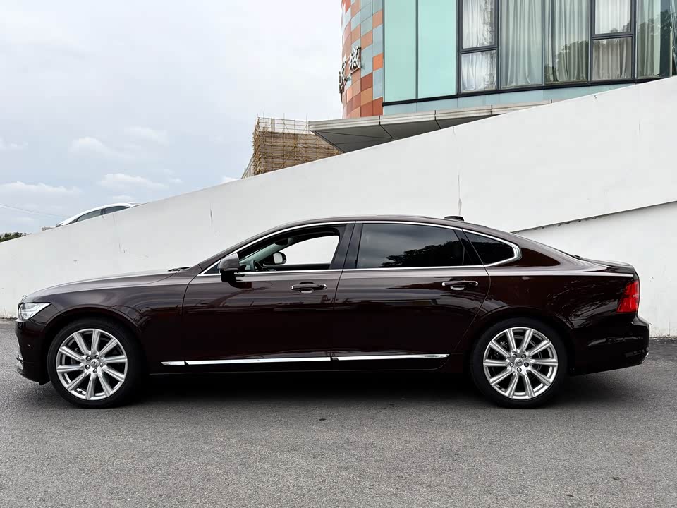 Volvo S90