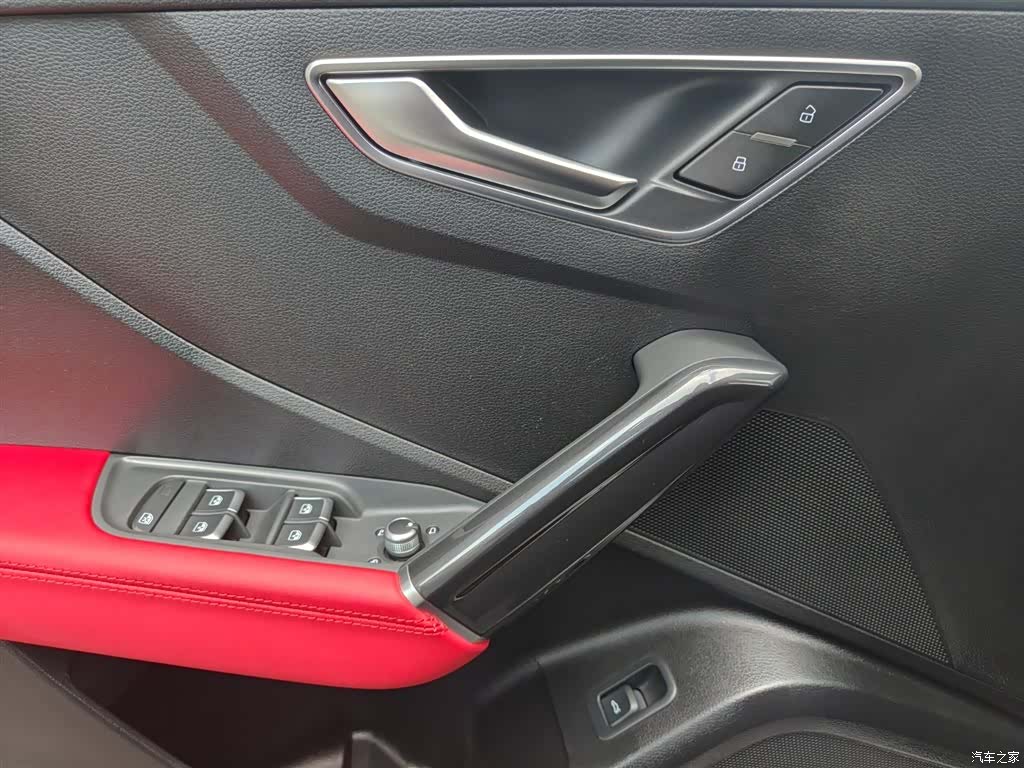Audi Q2L, 2024 10