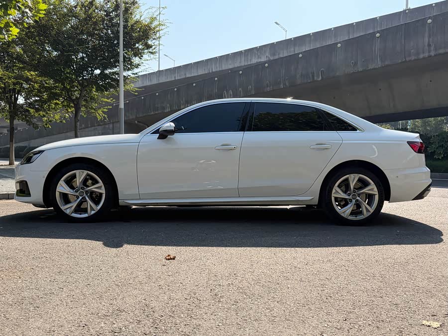 Audi A4L 2021, фото 4