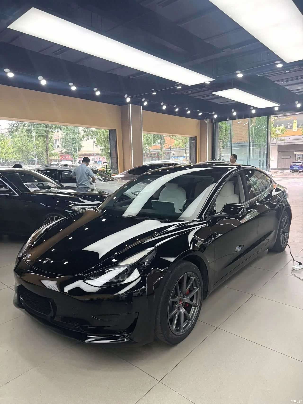 Tesla Model 3, 2023 1