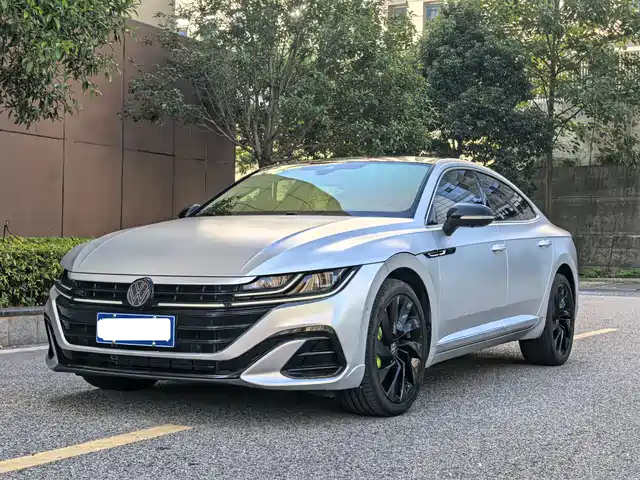 Volkswagen CC 2023 — купить из Китая под заказ