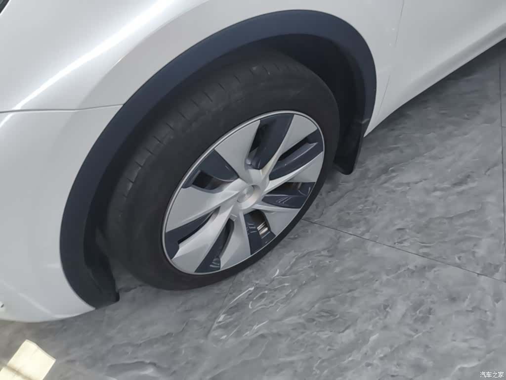 Tesla Model Y, 2023 23