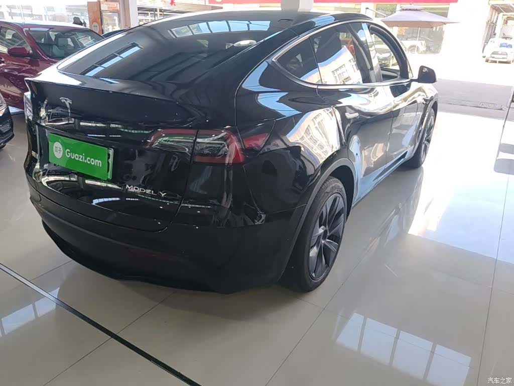 Tesla Model Y, 2024 8